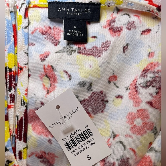 Ann Taylor Floral Top with Tie sz S - Picture 3 of 6